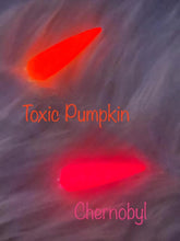 Load image into Gallery viewer, Toxic Pumpkin Glow